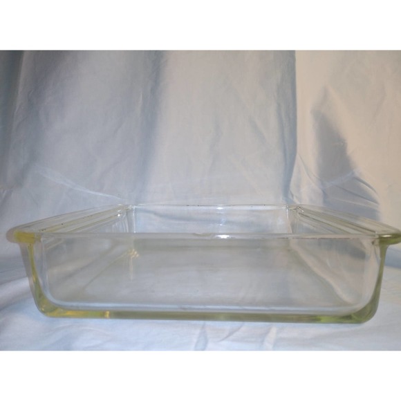 Pyrex 222 F23 Baking Dish